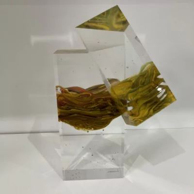 Yellow - skleněná broušená lepená plastika